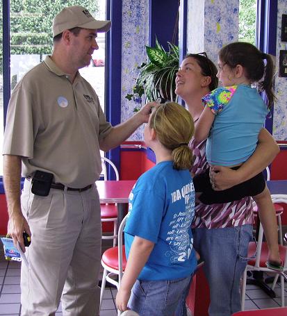 bob-connell-talks-with-teresa-kelli-and-kassiday-another-miracle-baby-heart-surgery-yates