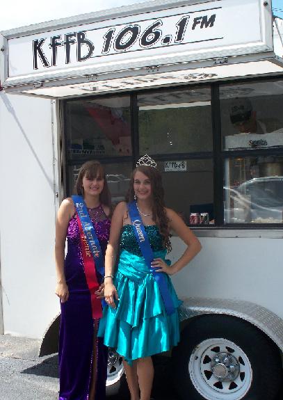 (Above) Cleburne County Fair Beauty Contest Runner Up Magan Kelley and Winner Morgan Kelley
