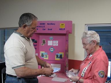 (Above) Hart Centers Dave talks with Ozark Health Auxiliary s Mary-Ann Bryan